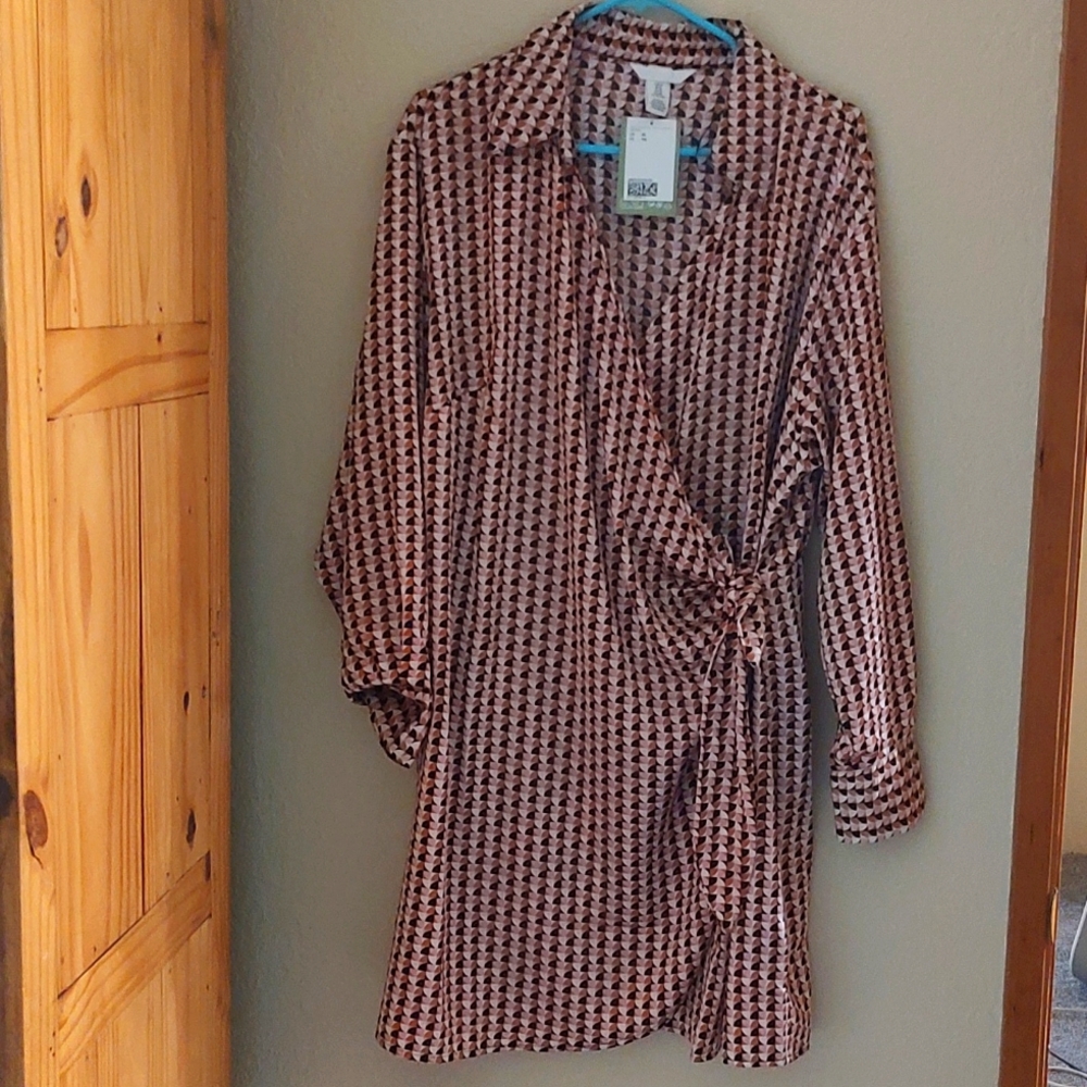 H&M brand new tie at side dress